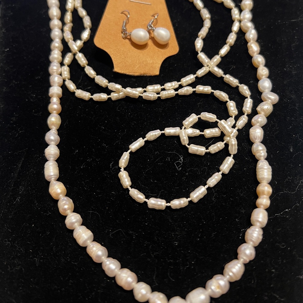 Elegant Freshwater Pearl Jewelry Set - Necklace, Bracelet, and Earrings